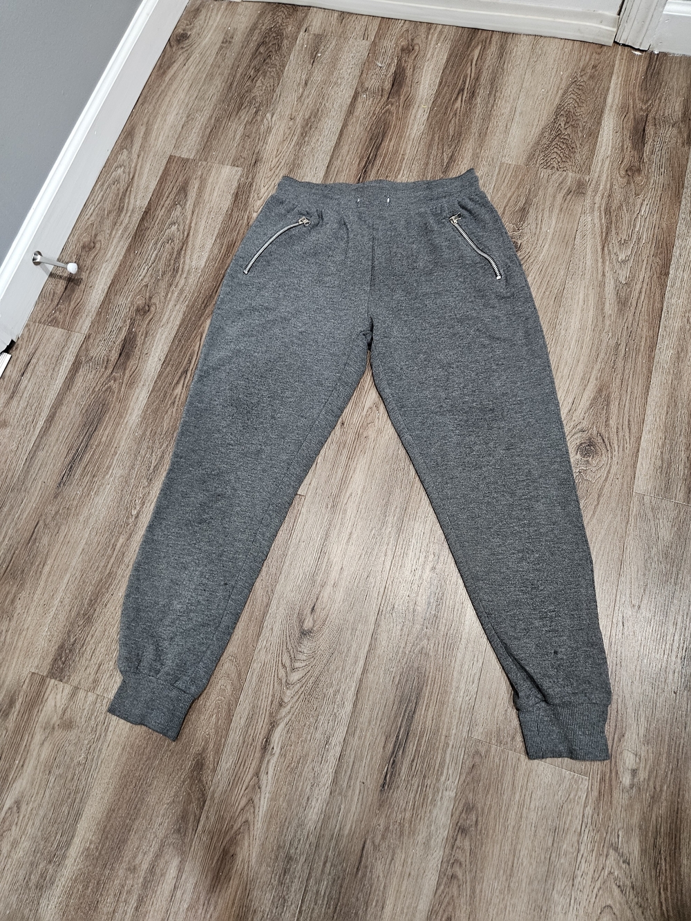 Daisy Fuentes Heather Gray Zip-Pocket Joggers